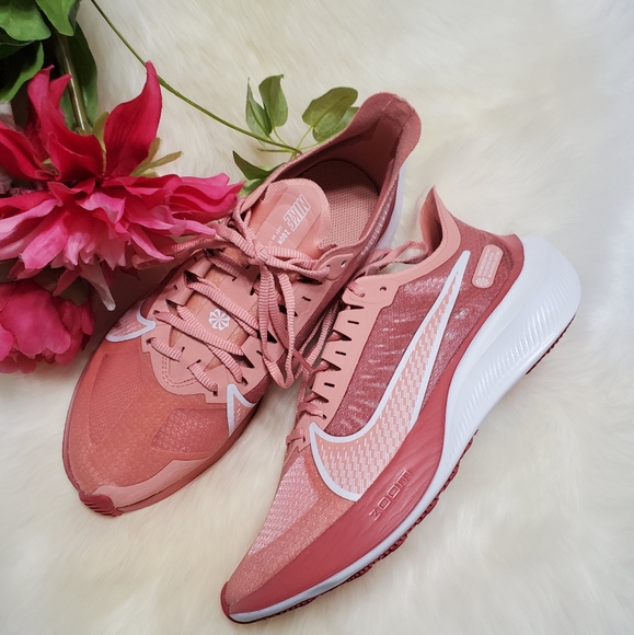 Nike Shoes - Nike Zoom Gravity Sneaker NIB